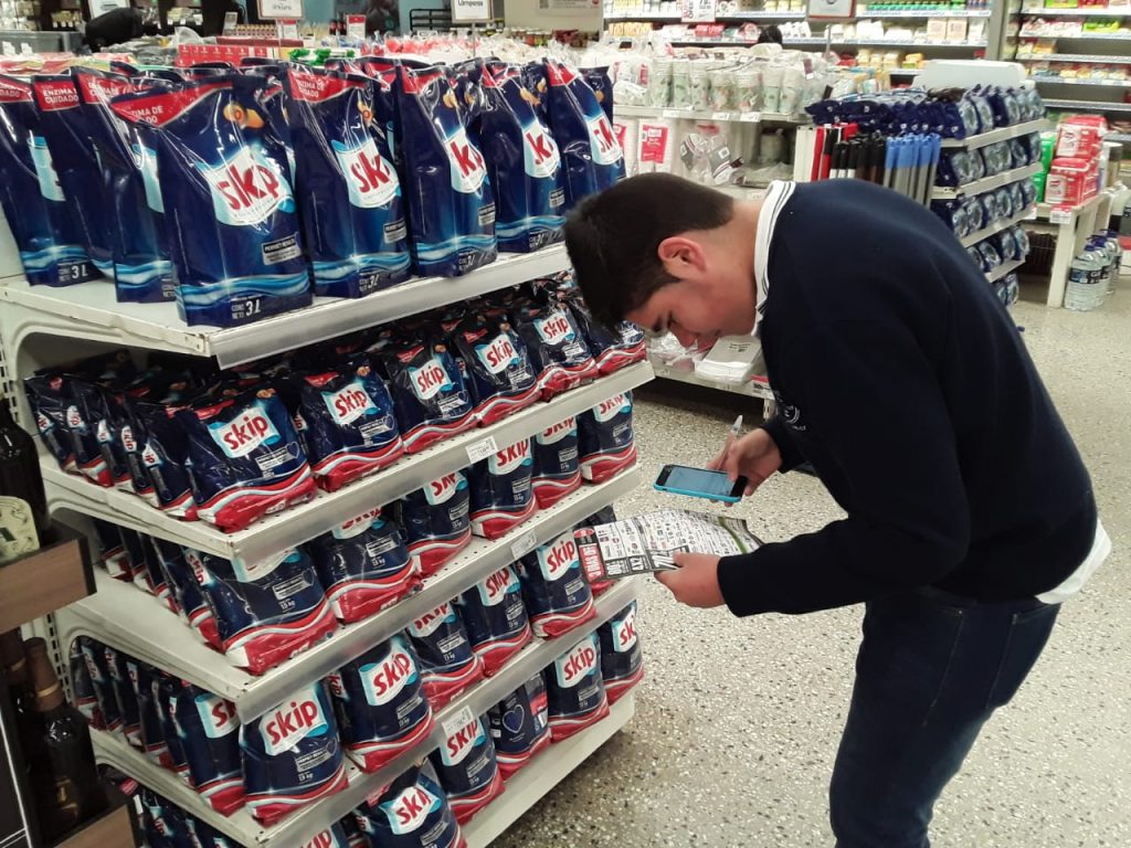 Colegio Tierra del Sur Pinamar en Supermercado Disco