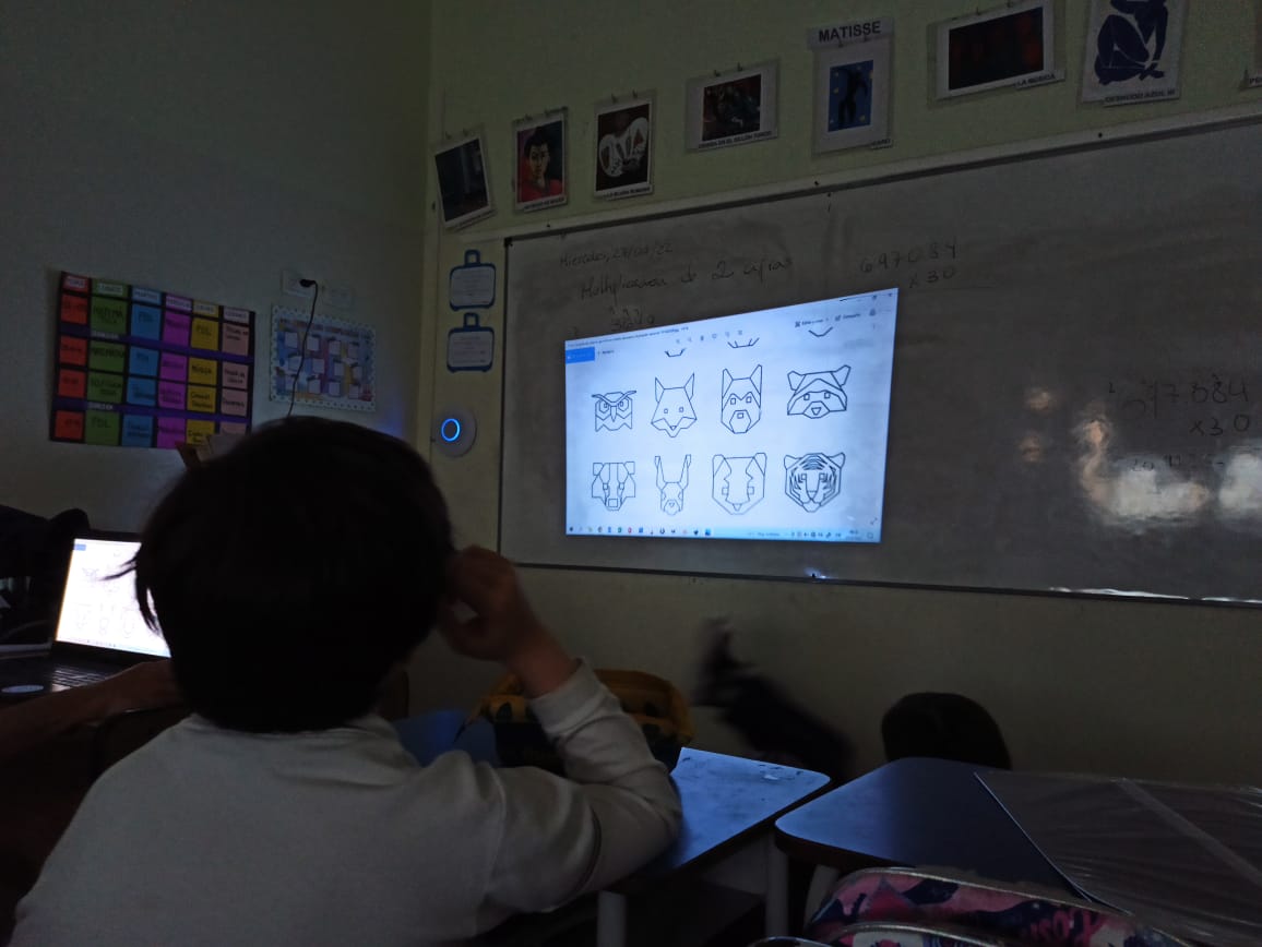 Diseños lineales en la clase de Artística 5°año. Nivel primario